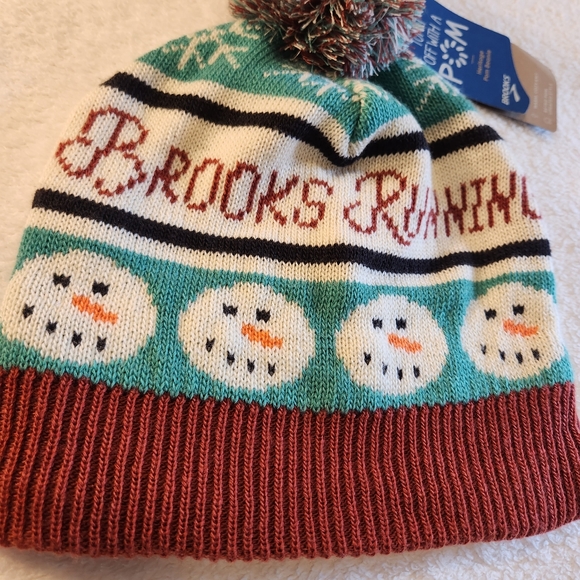 Brooks running Christmas beanie hat - Picture 3 of 4